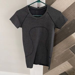 Swiftly tech short sleeve size 6